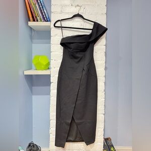 Lavish Alice - Elegant‎ Black One-Shoulder Dress